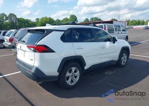 2020 Toyota Rav4 Xle z USA, uszkodzony, nr VIN 2T3W1RFV2LW068363